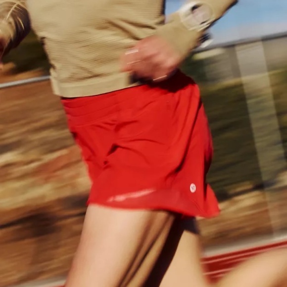 Lululemon Hotty hot shorts, Inseam 4", Size 14, Colour black - Picture 3 of 5